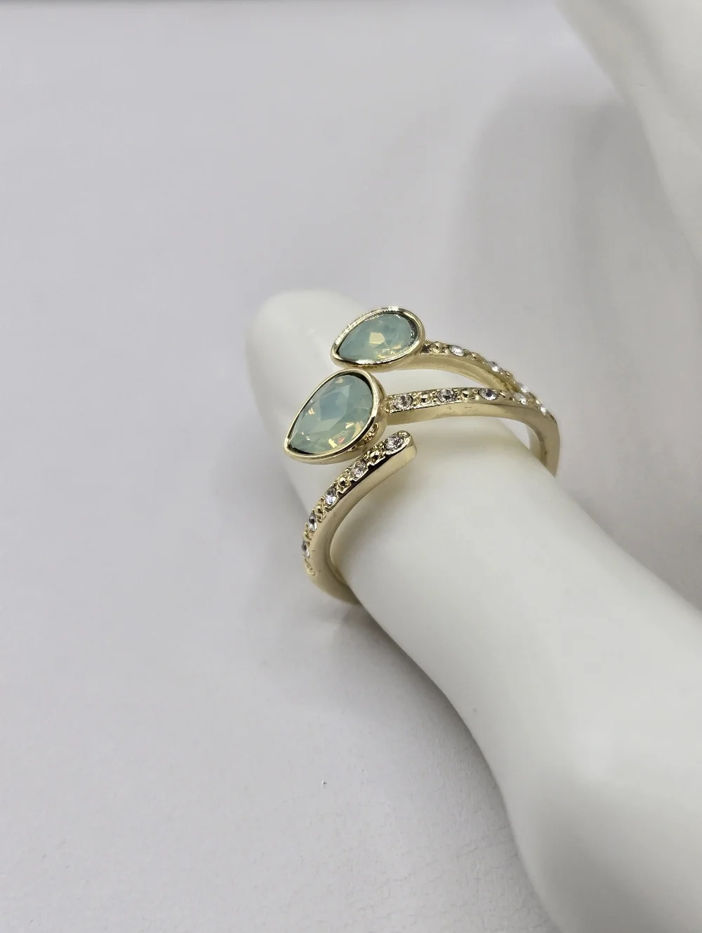 Swarovski Crystal Elements Gold Statement Ring Green Opal Size 9 Prom Bridal - Picture 3 of 7